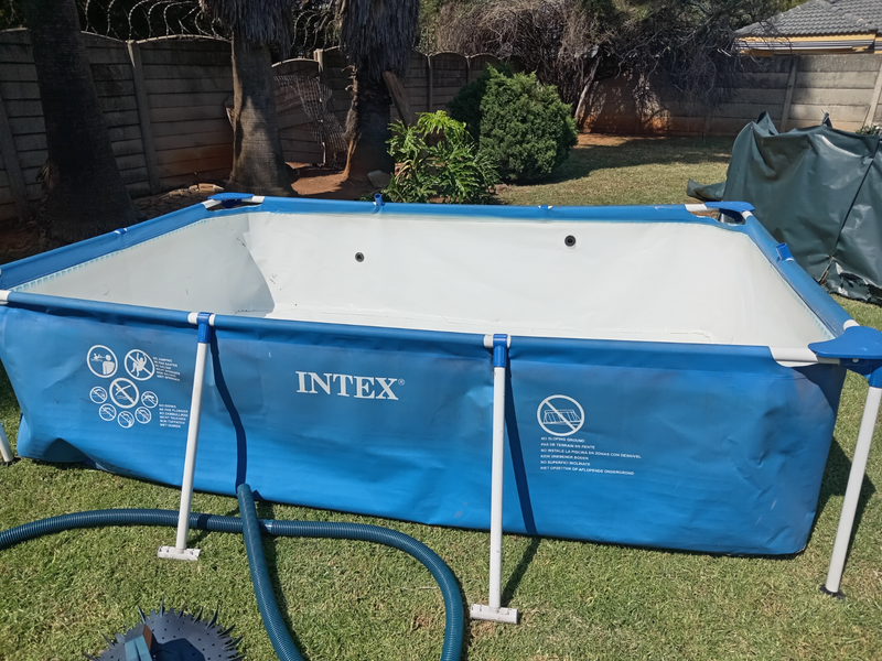 Intex 3m x 2m pool and filter pump