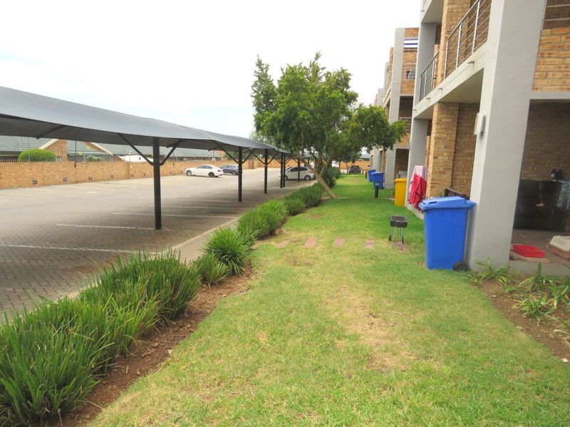 1 Bedroom apartment in Rooihuiskraal North For Sale