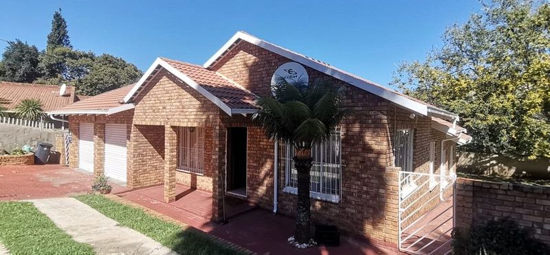 A comfortable and delightful family home in the South of Joburg!!