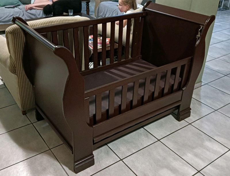 Sleigh baby cot