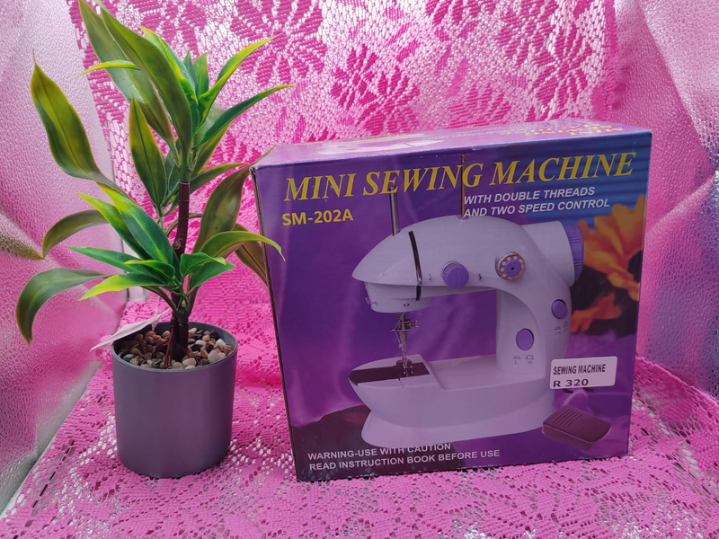 mini sewing machine
