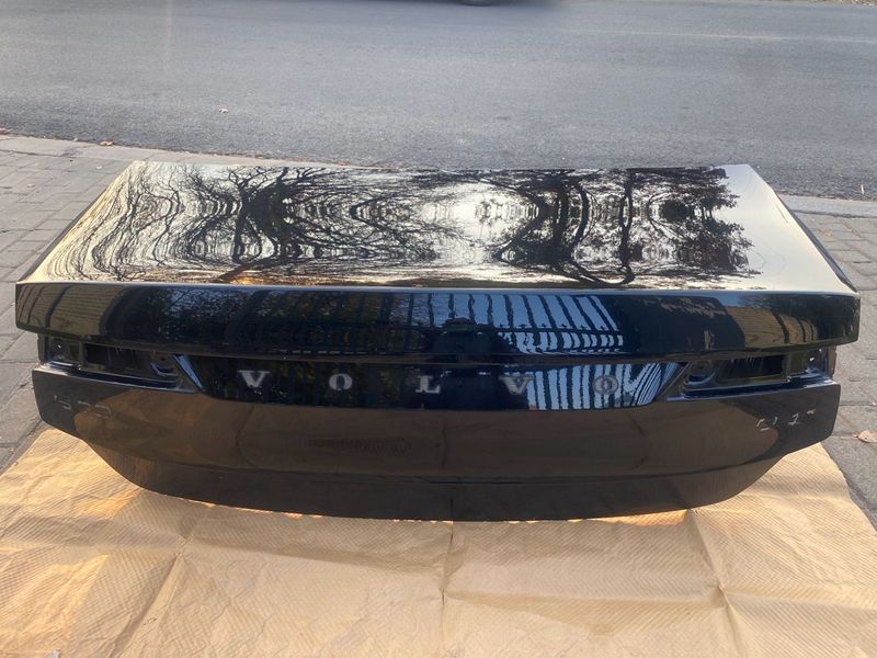 2020 VOLVO S90 BOOTLID SHELL FOR SALE. IN PRISTINE CONDITION