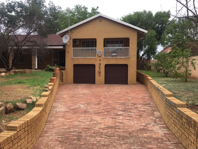 Luxurious brick Home 4-Bedroom Oasis with Pool, Lapa, and More