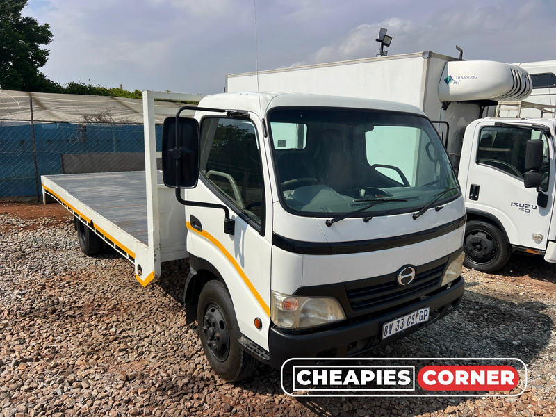 ⬇ Month end Special Investor! Get This 4 Ton Hino 300 Flatbed Right Now ⬇