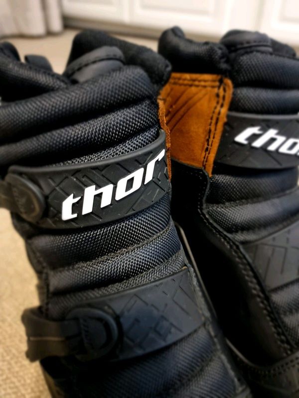 SOLD SOLD !!!! BARGAIN - Thor blitz 50 50 motorcycle boots for sale