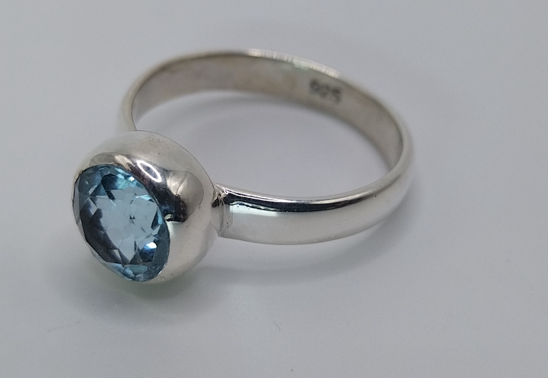 Sterling Silver 4,2g Round Blue Stone Ring
