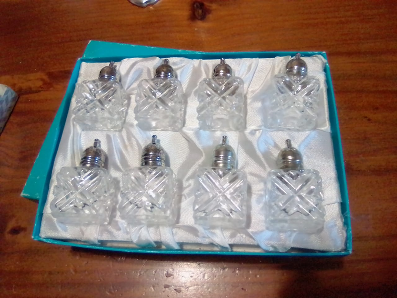 Salt and pepper set in gift box