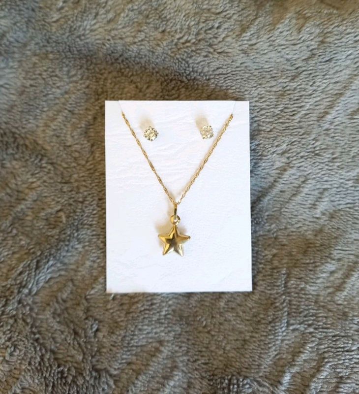 Vintage gold star necklace and earrings