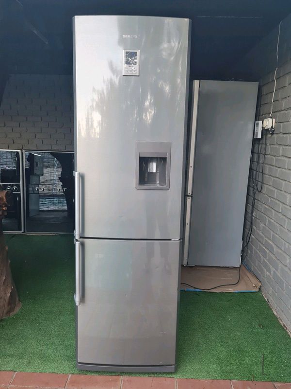 SAMSUNG FROST FREE 400LTR METALLIC FINISH REFRIGERATOR WITH WATER DISPENSER FOR SALE