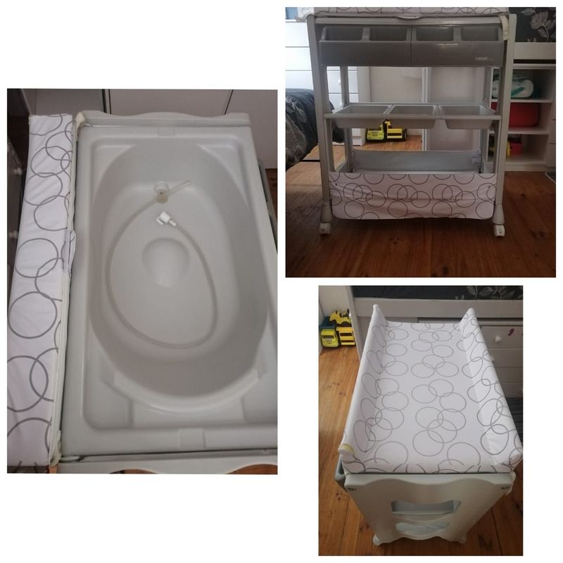 Compactum and baby bath stand