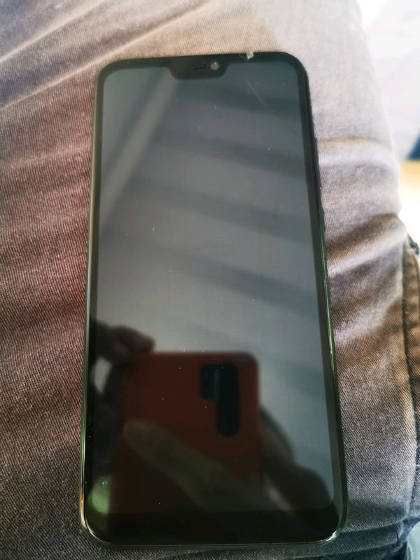 Huawei P20 Lite Small crack but don&#39;t effect the phone usage in Collection Only!!