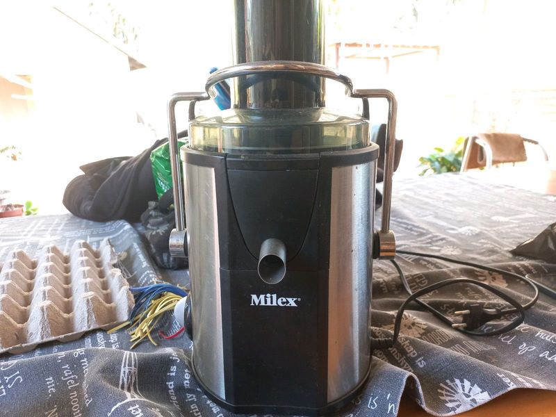 Juicer machine