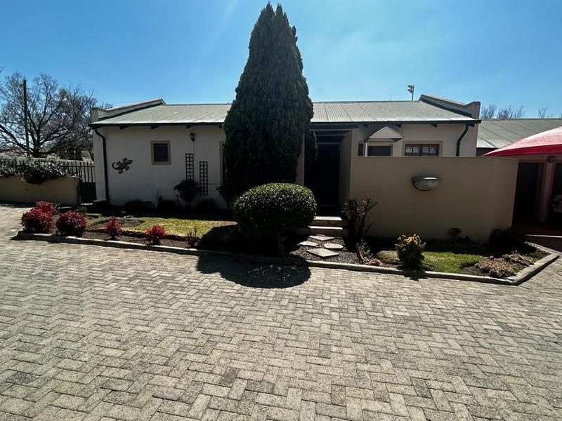 Townhouse for Sale in Standerton Central, Standerton