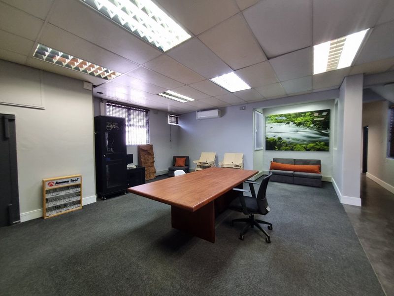 300m² Commercial To Let in Paarden Eiland at R115.00 per m²