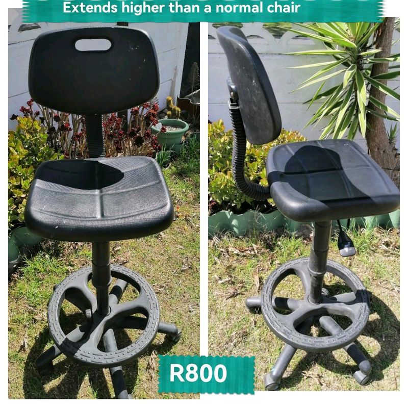 Very nice Office chairExtends higher then a normal chair R400