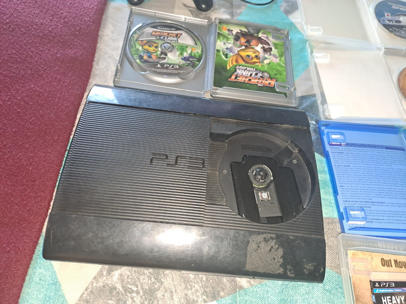 Playstation 3 with one controller with 5 games