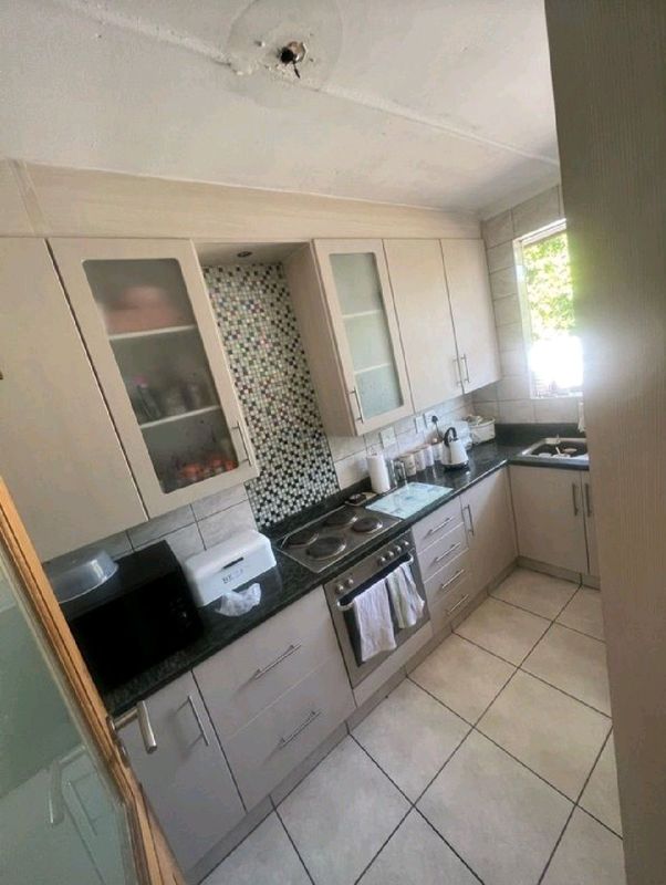 Room To Rent in a 3 bedroom apartment in Blaigworie