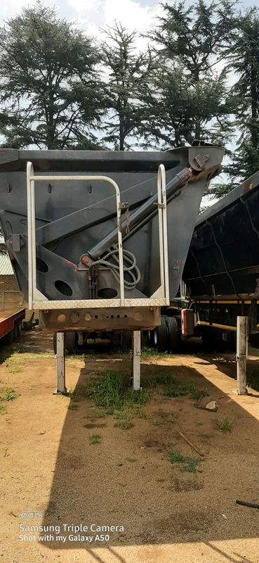 HIGHER QUALITY SIDE TIPPER TRAILER.