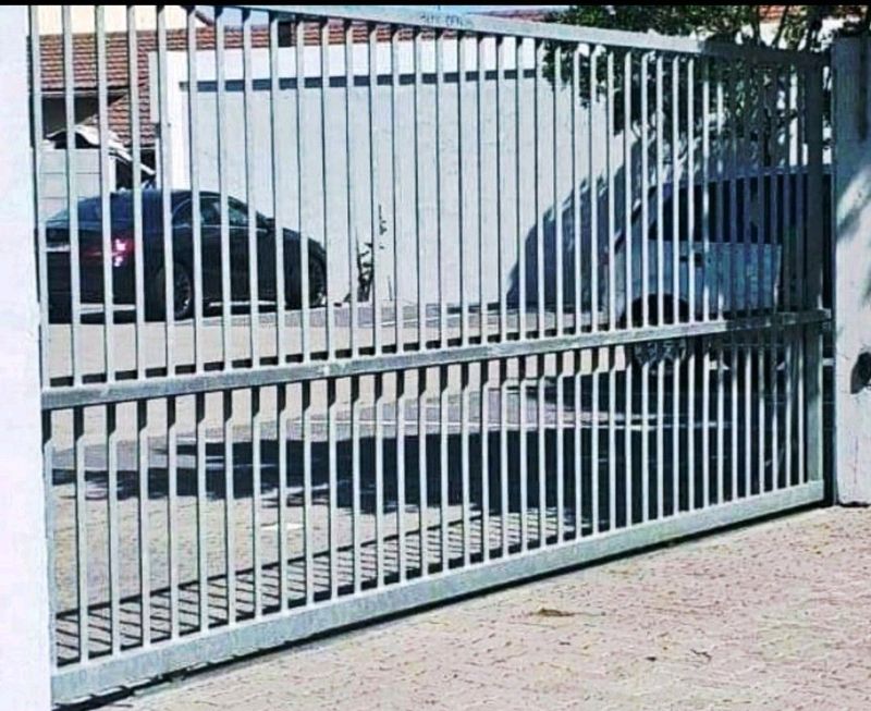 Galvanized gates n fencing