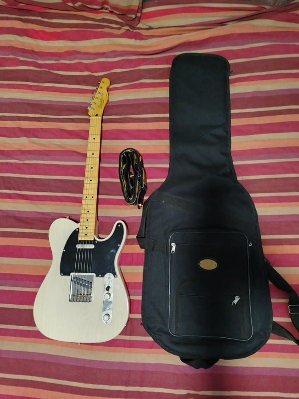 Squire classic vibe 50s Telecaster with Fender gig bag