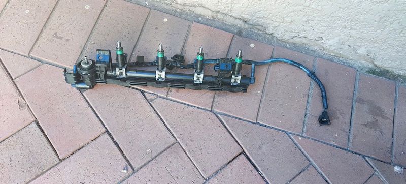 Ford figo 2013, 1.4 Injector rail plus Injectors all for R2000 negotiable... 067 891 9327