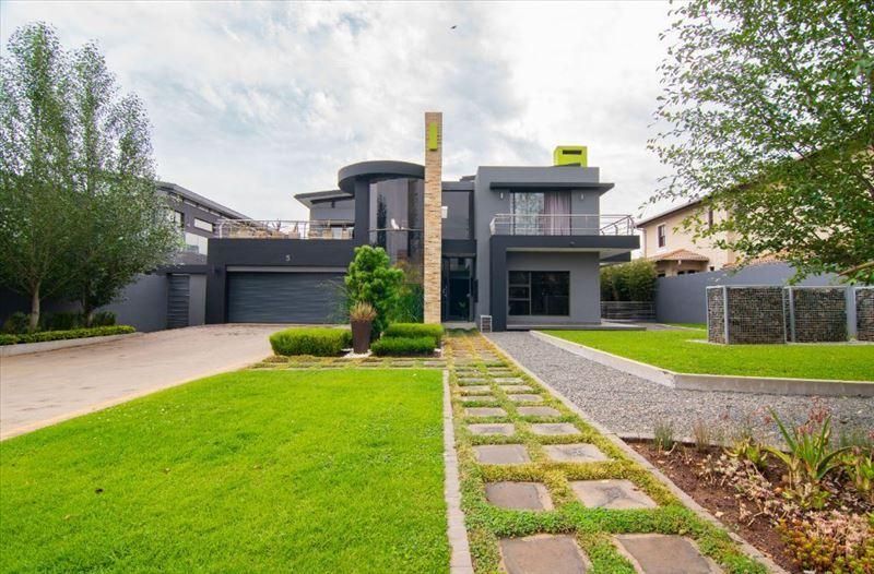 Stunning Double Storey Conventional Home in Golf Estate
