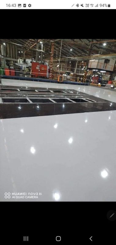 We specialize in grainding and polishing corcete floors epoxy self leveling and screed floors