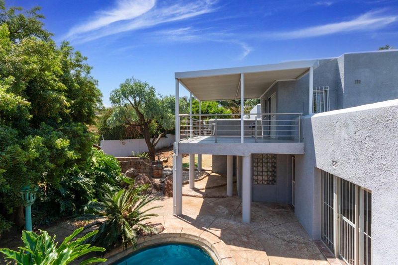 Serene Views &amp; Luxury Living in a 4-Bedroom Oasis Nestled high up on a ridge