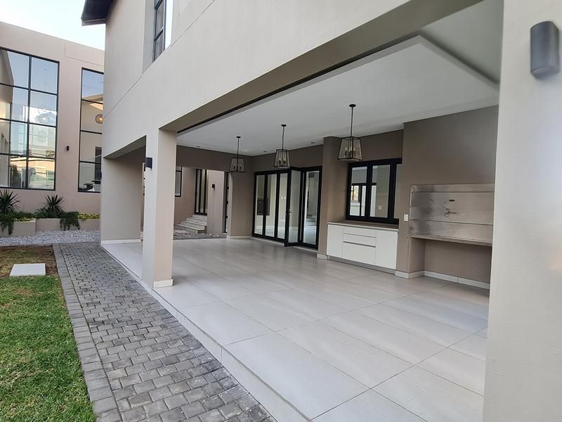 5 Bedroom House to Rent in Waterfall Country Estate