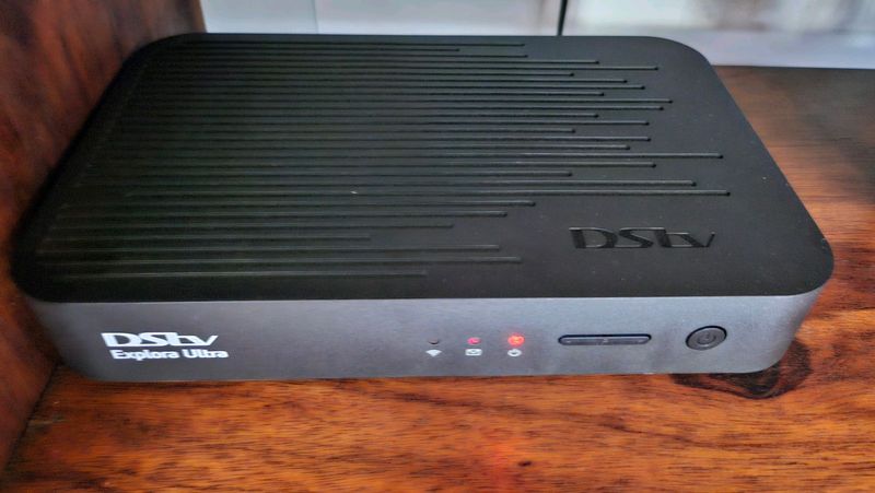 DSTV Explora Ultra-R2000
