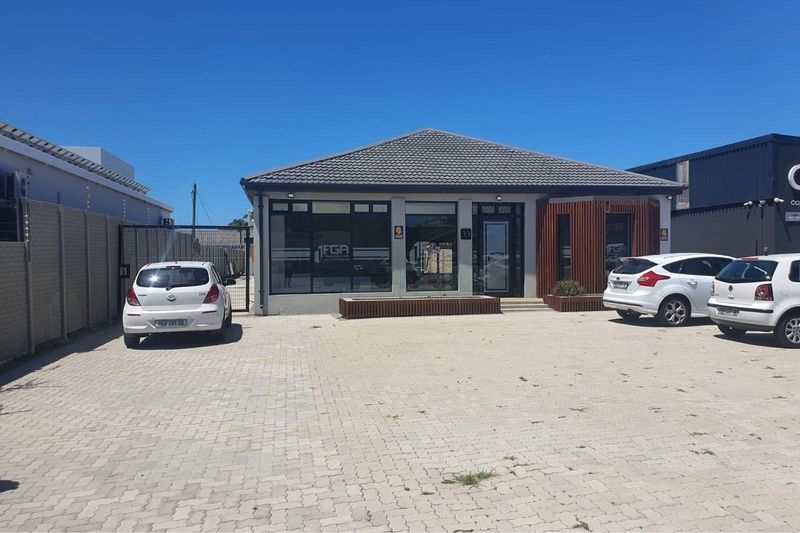 380m2 Office Space/Showroom To Let in Walmer
