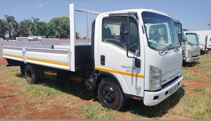 Isuzu npr 400 auto dropside in an immaculate condition for sale at an affordable price