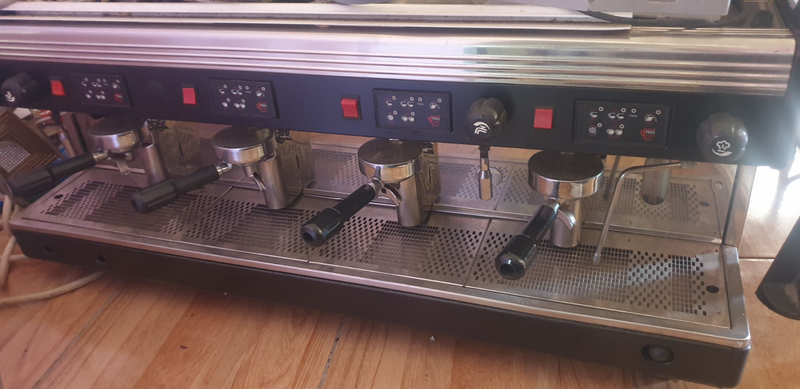 Good Condition 2nd Hand Espresso Coffee Machine (4 Group)