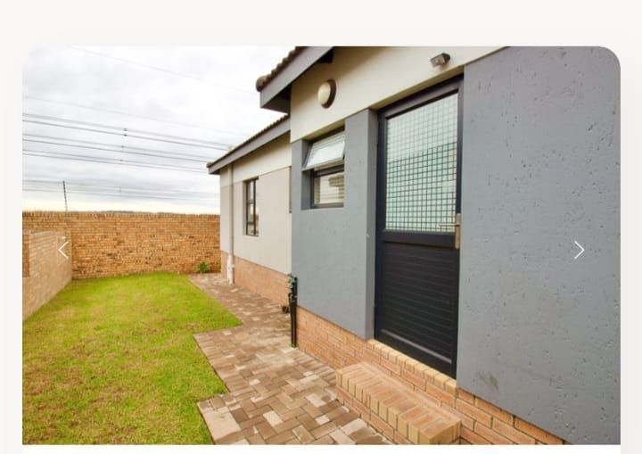 A MAGNIFICENT 3 BEDROOM SINGLE STOREY HOUSE IN SECURITY ESTATE