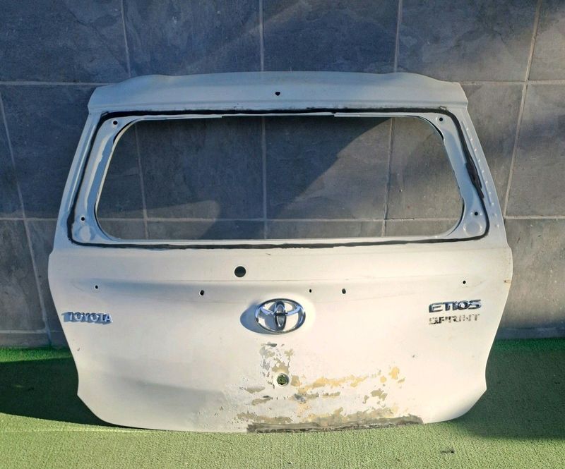Toyota etios hatch tailgate