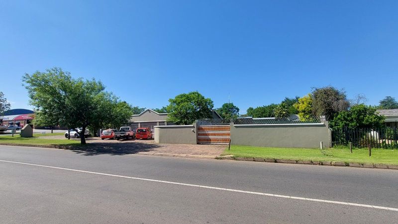 Commercial Property on busy corner - Middelburg