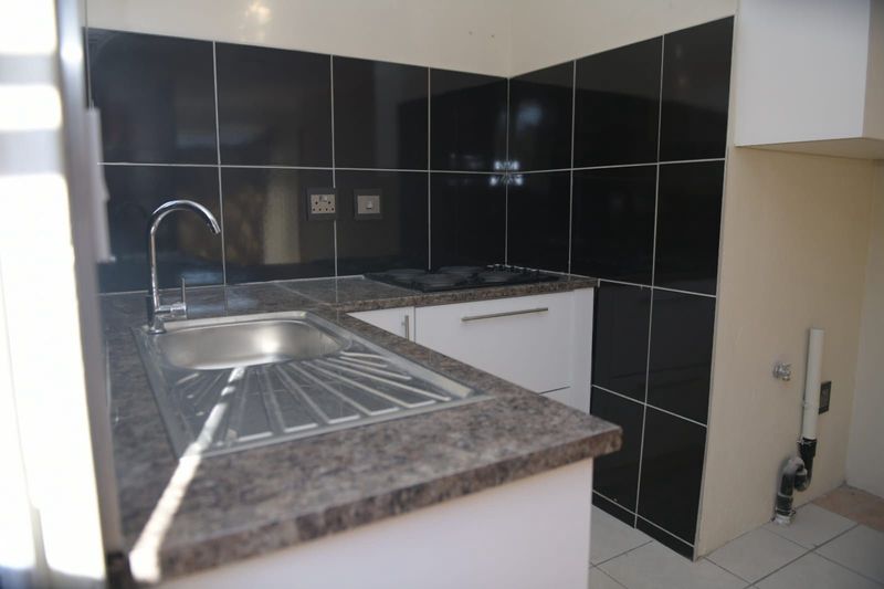 One bedroom units available for rental  in Constantia Kloof in Roodepoort 1 June 2024 (4500 to 4750)