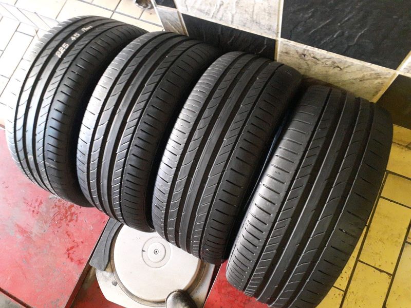 225/45/17×4continental runflat we are selling quality used tyres at affordable prices call/whatsApp.