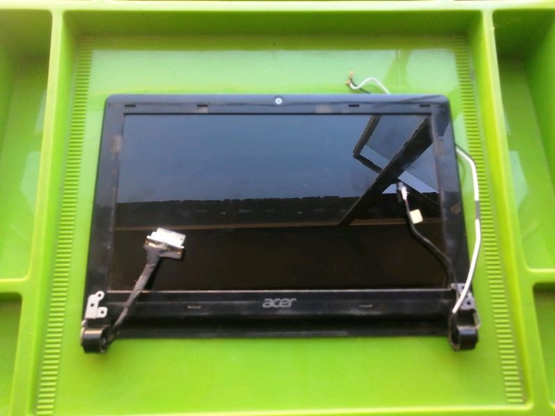 2x Acer Aspire One Screens
