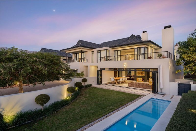 STYLISH AND MODERN PEARL VALLEY GOLF COURSE FACING HOME
