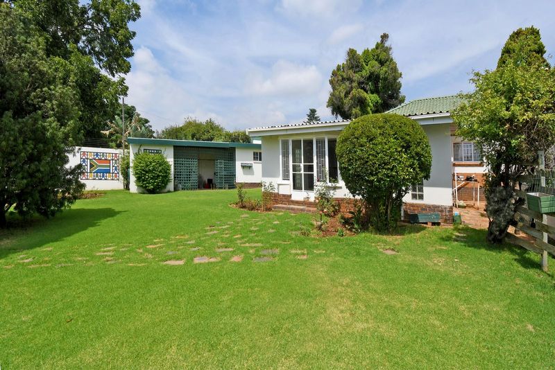 Beautiful Old World 3/4bed house with 2bed cottage in Risidale close to Cresta Mall!
