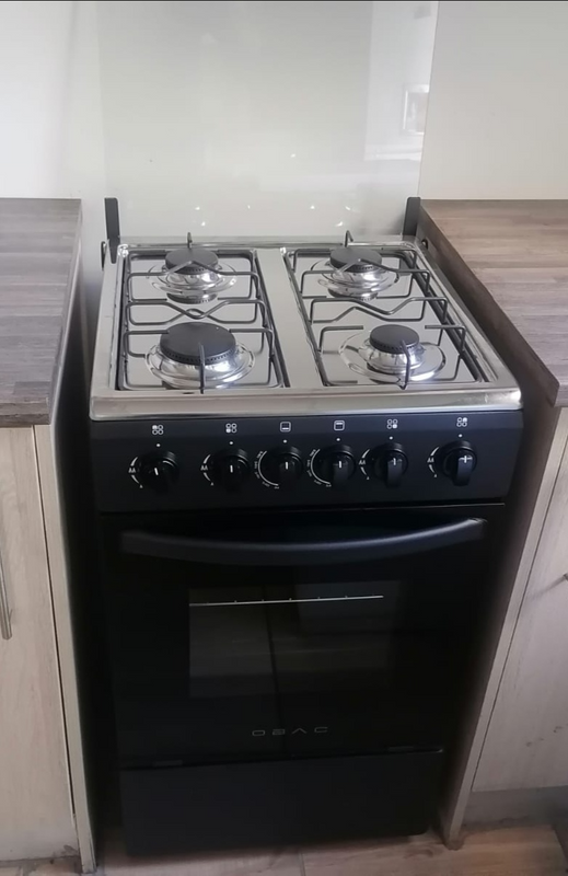 Brand New 4 Burner Gas Stove with Gas Oven and Grill