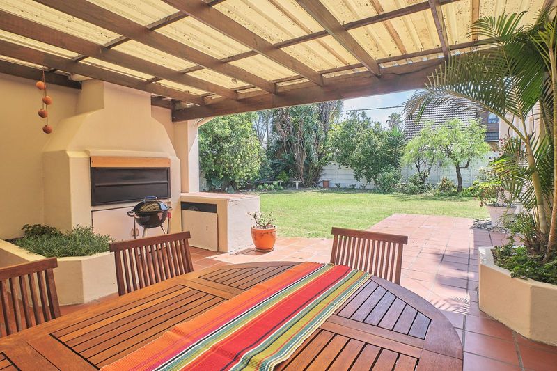 Charming 4-Bedroom Home in Flamingo Vlei Adjacent to Breathtaking Wetland Reserve
