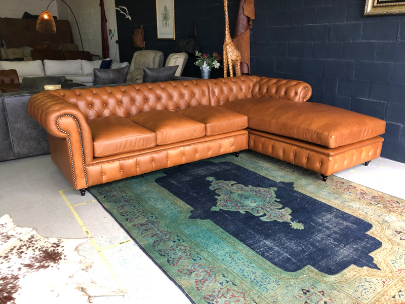 Newly manufactured 3m x 2m large  genuine leather Chesterfield daybed unit (100% FULL GRAIN LEATHER)