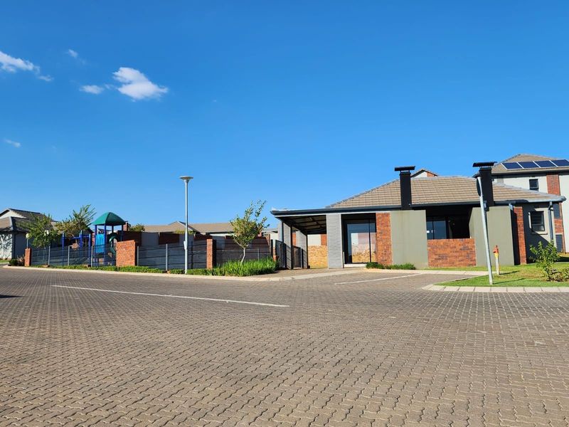 FIRST TIME BUY IN A SECURE ESTATE CLOSE TO ALL AMENETIES! AMBERFIELD! CENTURION!