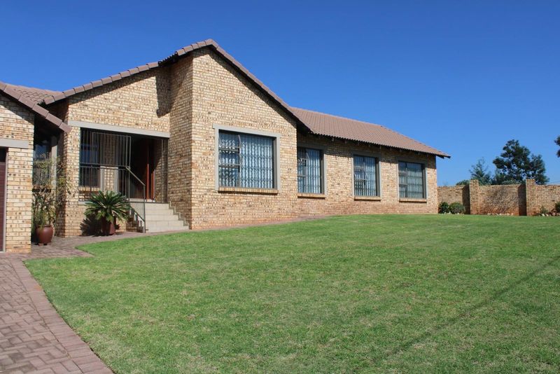 House in Rangeview For Sale
