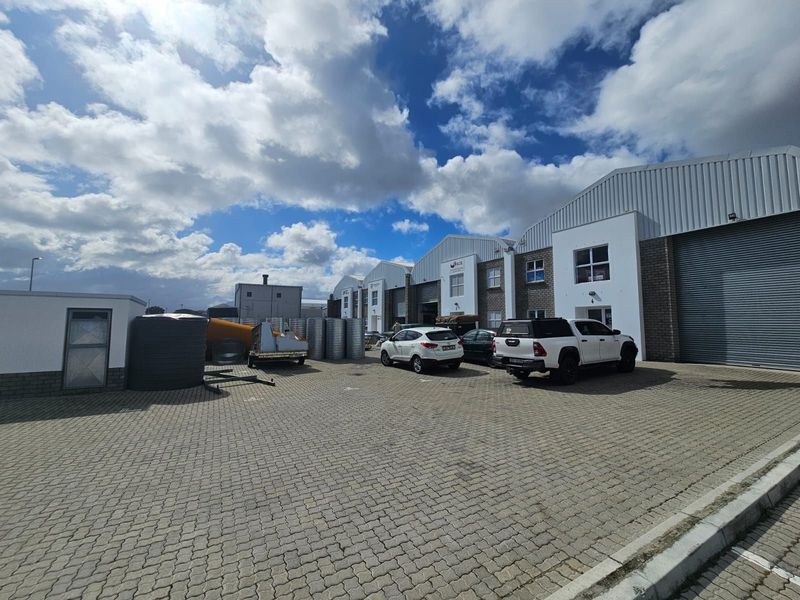 FIRGROVE WAY | WAREHOUSE SPACE TO RENT | FIRGROVE INDUSTRIAL, SOMERSET WEST | 470M²