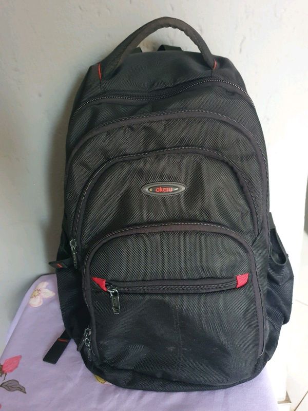 Akaru backpack/laptop 5 compartments