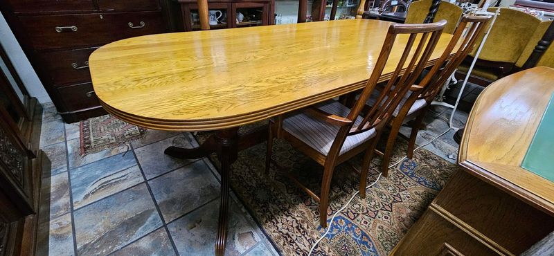 Oak 10-seater Dining Table