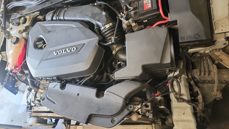 2013 VOLVO V40 T3 COMPLETE ENGINE FOR SALE